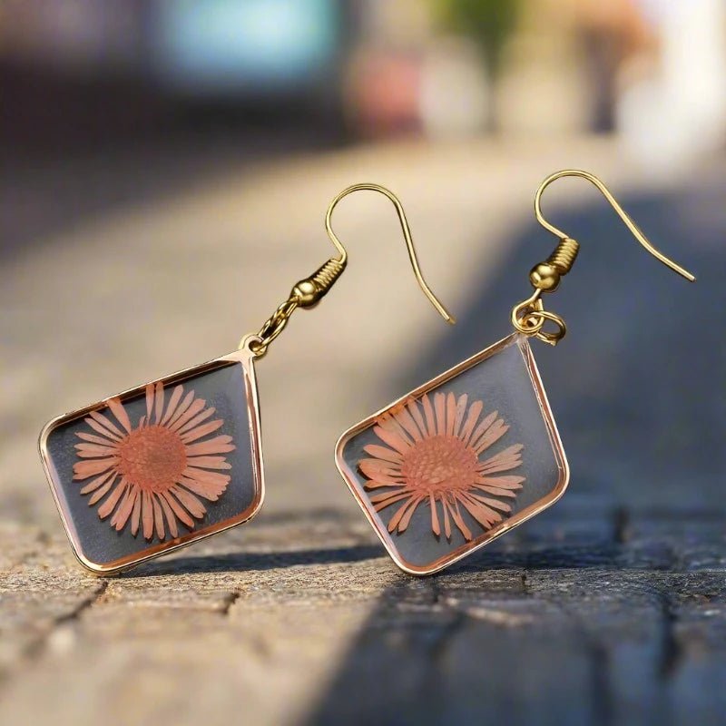 Geometric Dried Flower Earrings - The Humble Crescent